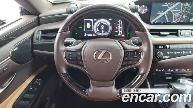 Lexus ES 2019 — фото 12