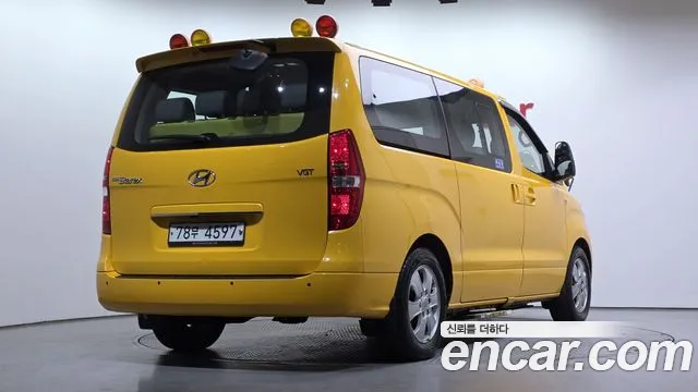 Hyundai Starex 2019 — фото 2