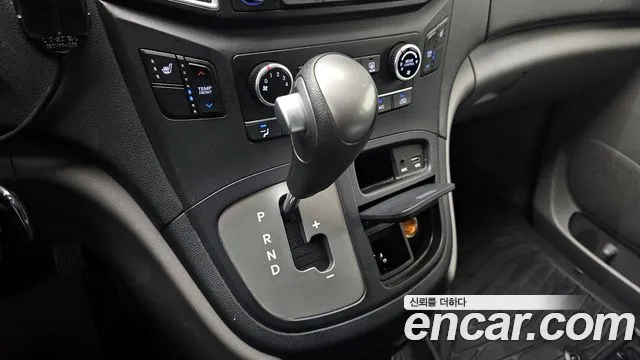 Hyundai Starex 2019 — фото 12