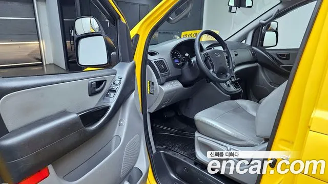 Hyundai Starex 2019 — фото 13