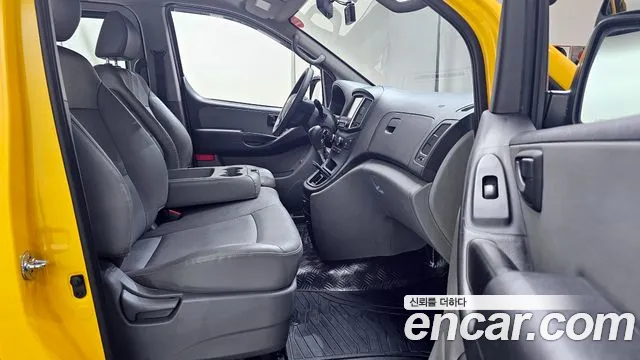 Hyundai Starex 2019 — фото 16