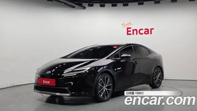 Toyota Prius 2024 — фото 1