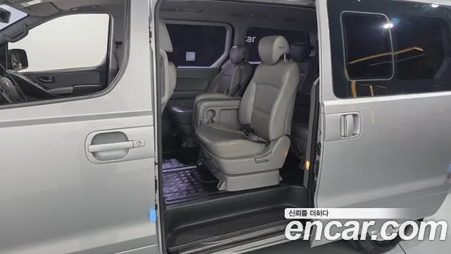 Hyundai Starex 2018 — фото 11