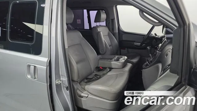 Hyundai Starex 2018 — фото 12