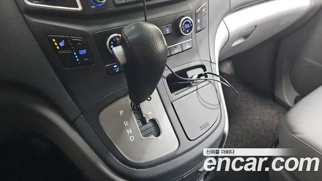 Hyundai Starex 2017 — фото 9