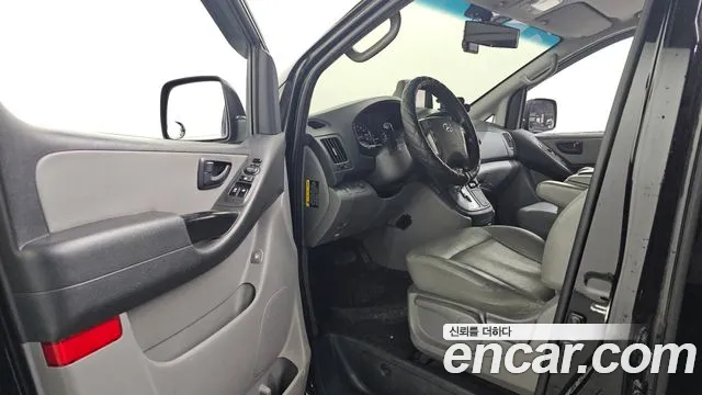 Hyundai Starex 2017 — фото 10