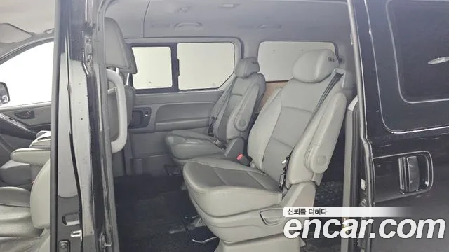 Hyundai Starex 2017 — фото 11