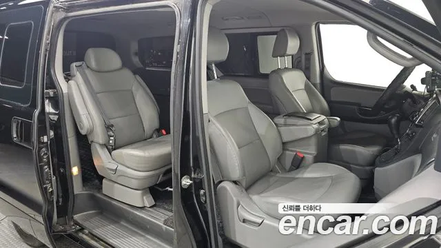Hyundai Starex 2017 — фото 12