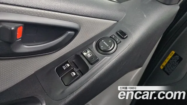 Hyundai Starex 2017 — фото 13