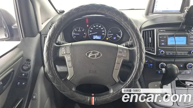 Hyundai Starex 2017 — фото 15