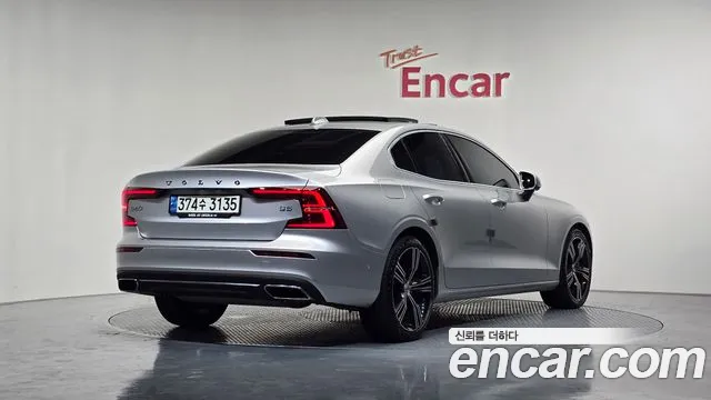 Volvo S60 2021 — фото 2