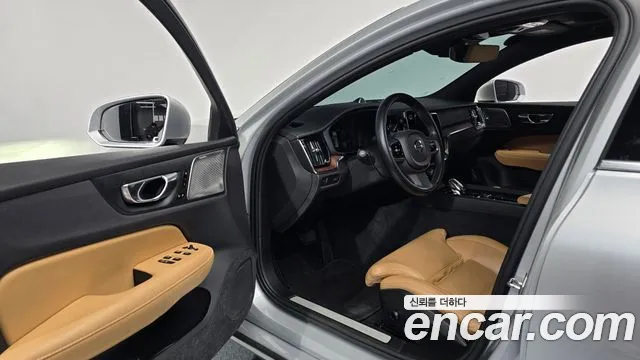 Volvo S60 2021 — фото 13