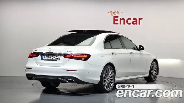 Mercedes-Benz E-Class 2022 — фото 2