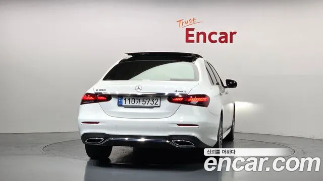 Mercedes-Benz E-Class 2022 — фото 4