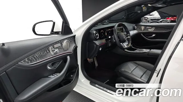 Mercedes-Benz E-Class 2022 — фото 13