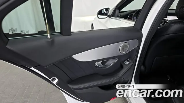 Mercedes-Benz C-Class 2018 — фото 15