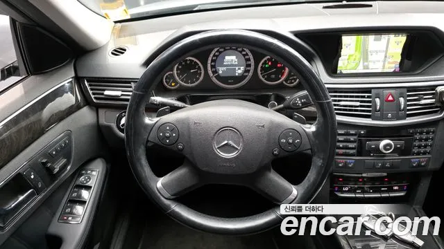 Mercedes-Benz E-Class 2010 — фото 13