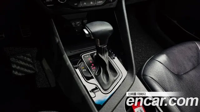 Kia Niro 2017 — фото 9