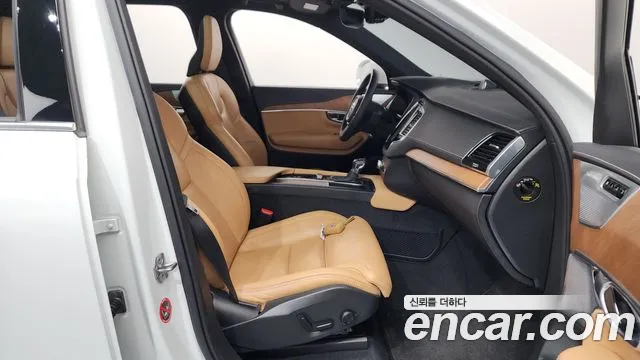 Volvo XC90 2019 — фото 17
