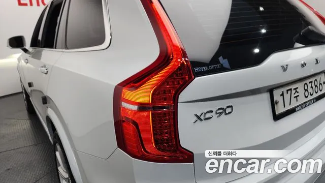 Volvo XC90 2019 — фото 9