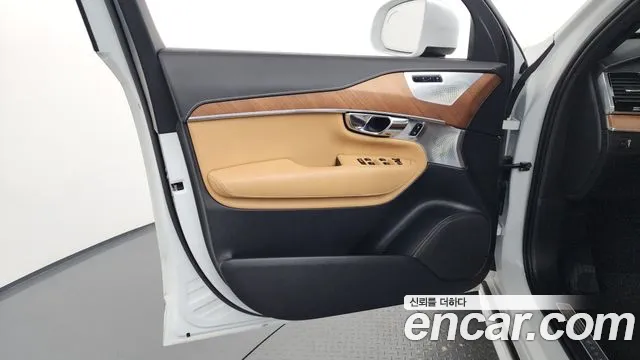 Volvo XC90 2019 — фото 14
