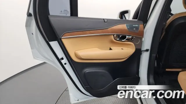 Volvo XC90 2019 — фото 15