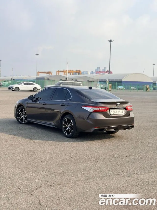 Toyota Camry 2020 — фото 3