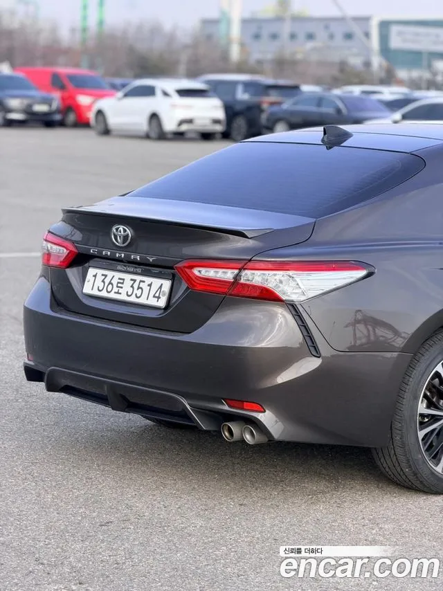 Toyota Camry 2020 — фото 4