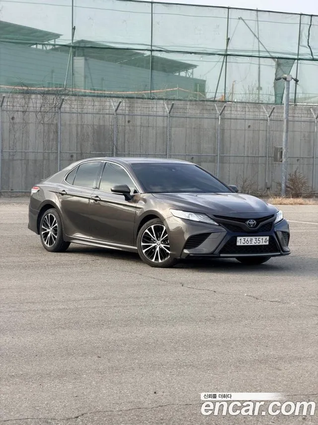 Toyota Camry 2020 — фото 5