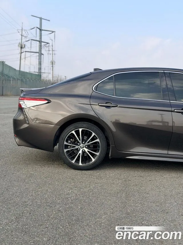 Toyota Camry 2020 — фото 6