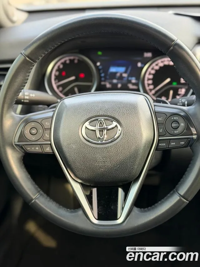 Toyota Camry 2020 — фото 8