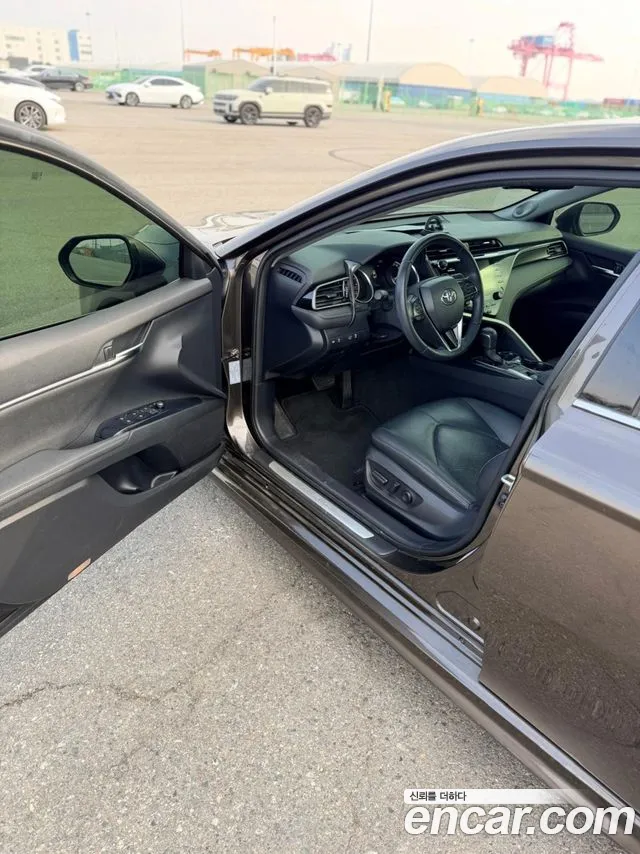 Toyota Camry 2020 — фото 10