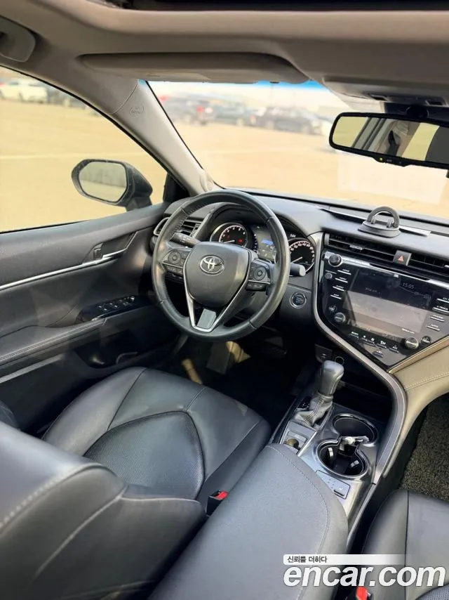 Toyota Camry 2020 — фото 11