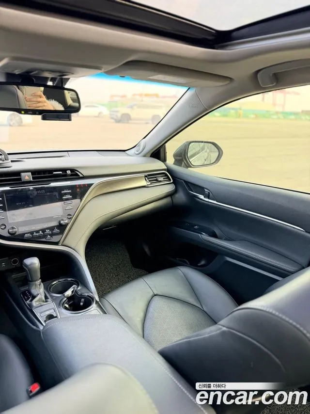 Toyota Camry 2020 — фото 12