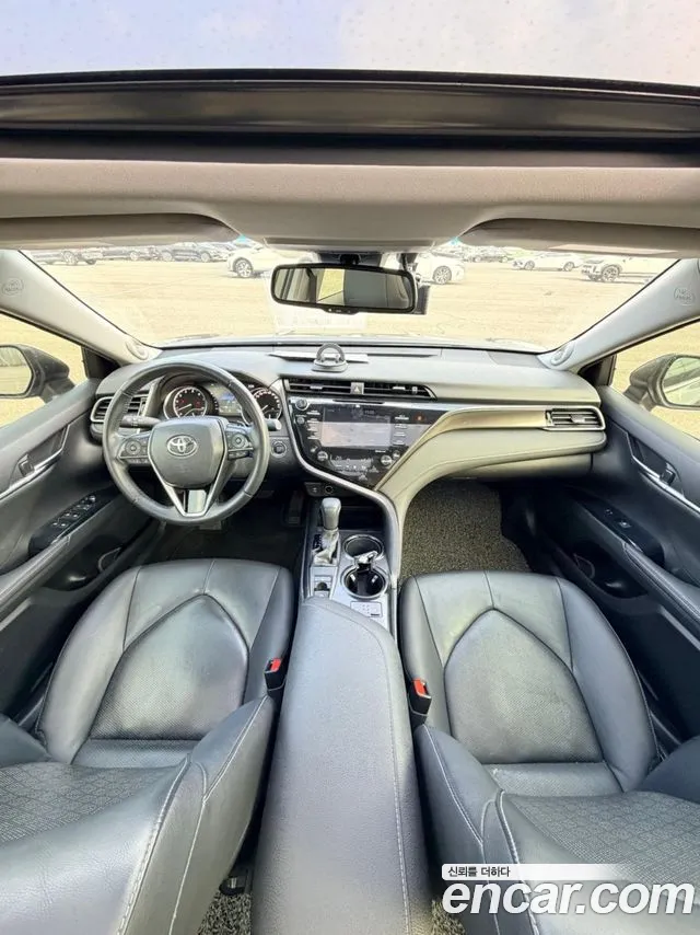Toyota Camry 2020 — фото 15