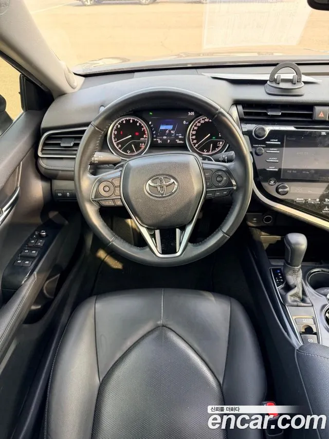 Toyota Camry 2020 — фото 16