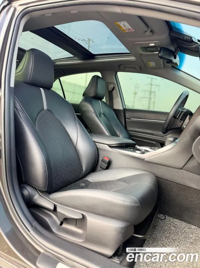 Toyota Camry 2020 — фото 18