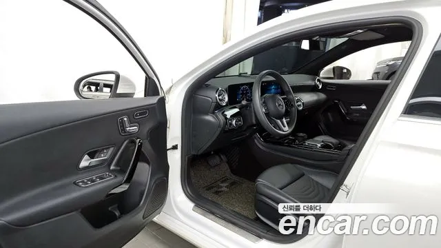 Mercedes-Benz A-Class 2020 — фото 13