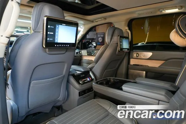 Lincoln Navigator 2020 — фото 17