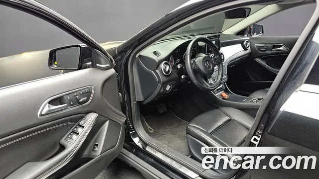 Mercedes-Benz GLA-Class 2017 — фото 10