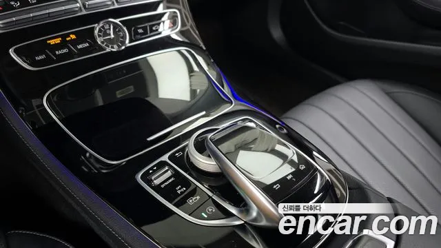 Mercedes-Benz E-Class 2020 — фото 12