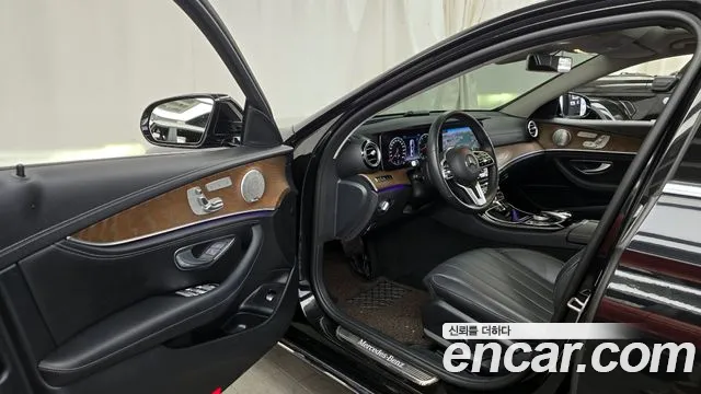 Mercedes-Benz E-Class 2020 — фото 13