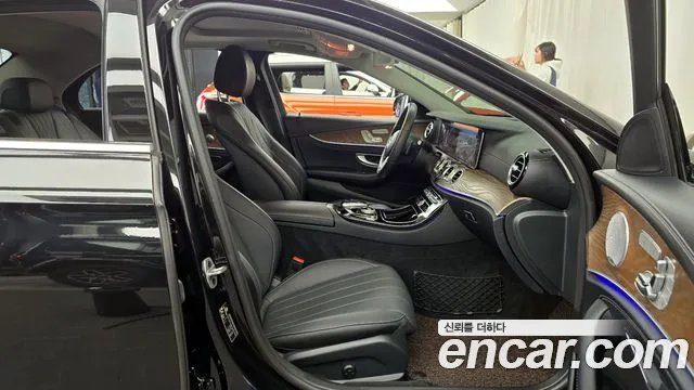 Mercedes-Benz E-Class 2020 — фото 17