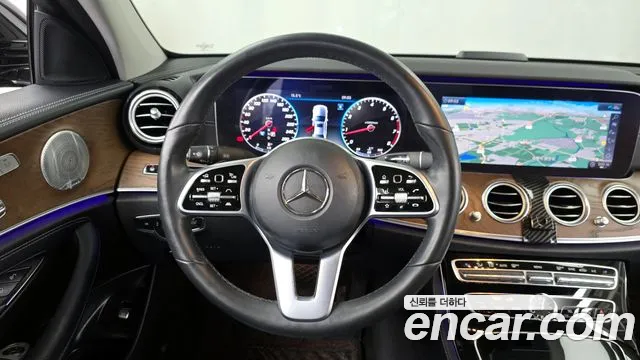 Mercedes-Benz E-Class 2020 — фото 19