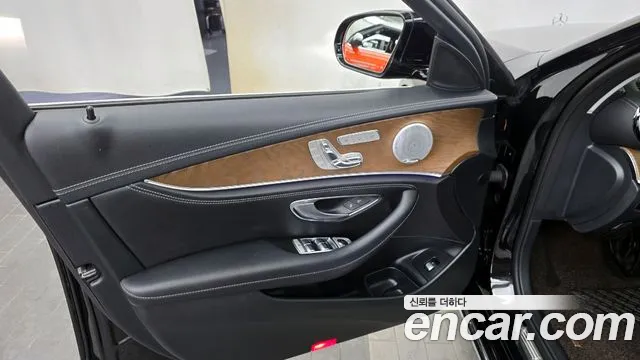Mercedes-Benz E-Class 2020 — фото 14
