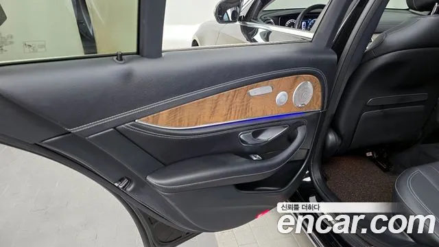 Mercedes-Benz E-Class 2020 — фото 15