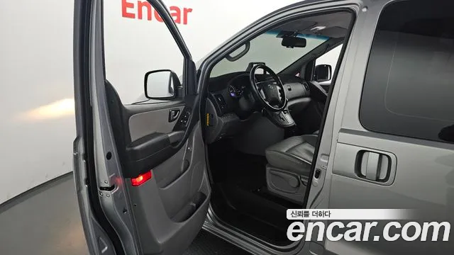 Hyundai Starex 2019 — фото 10