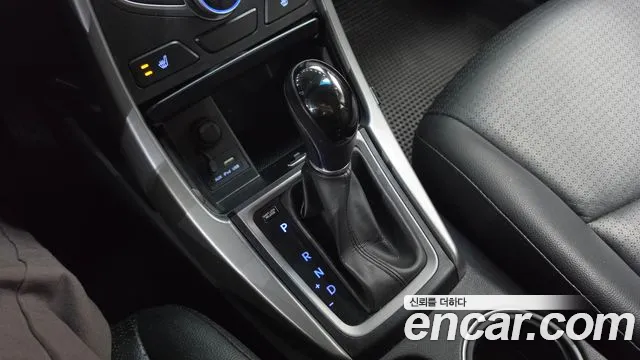 Hyundai AVANTE 2014 — фото 12