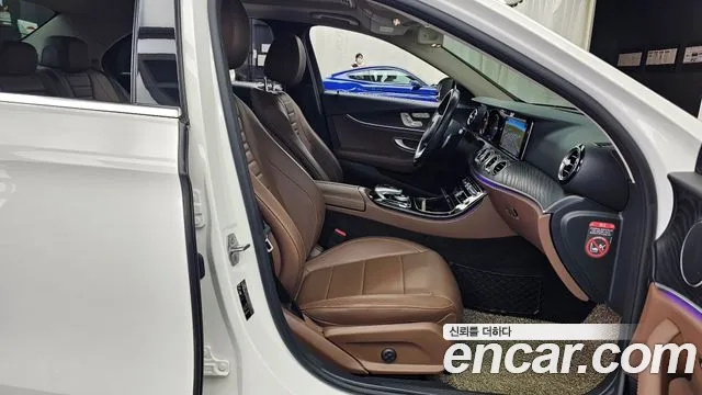 Mercedes-Benz E-Class 2017 — фото 11