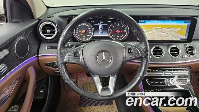 Mercedes-Benz E-Class 2017 — фото 13